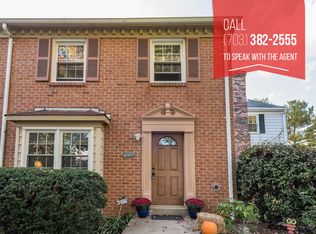 819 Sycamore Ct, Herndon, VA 20170