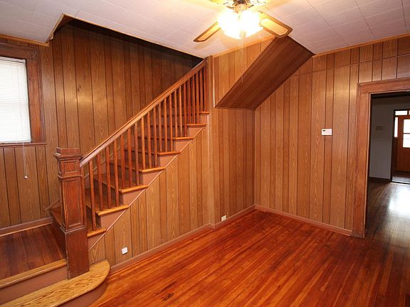 3rd image of 915 Stewart Ave SE
