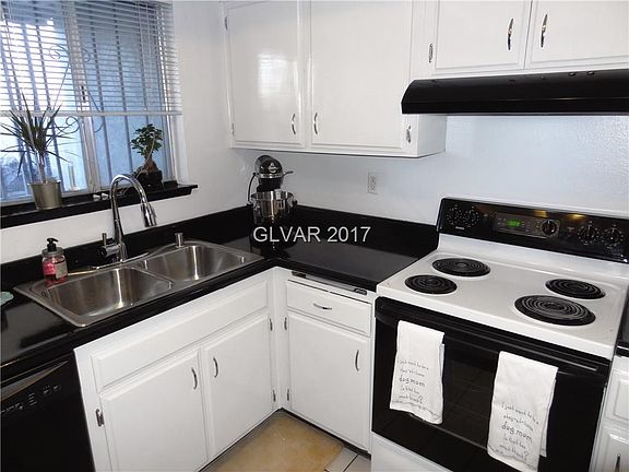 3rd image of 1424 N Jones Blvd