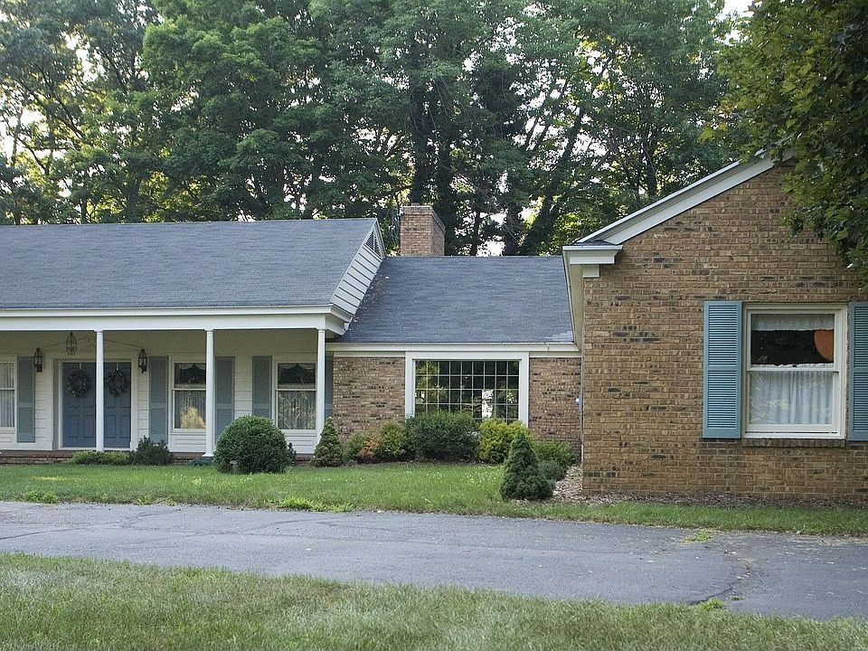 315 Old pine Road in summer