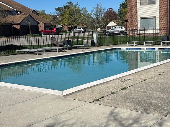 4th image of 6689 Ridgefield Cir APT 201