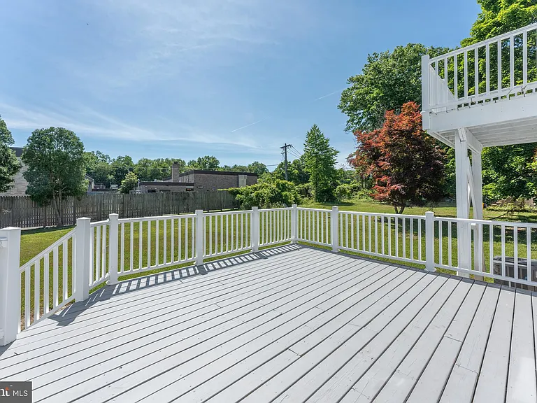 75 Reeder Ave — Photo 38