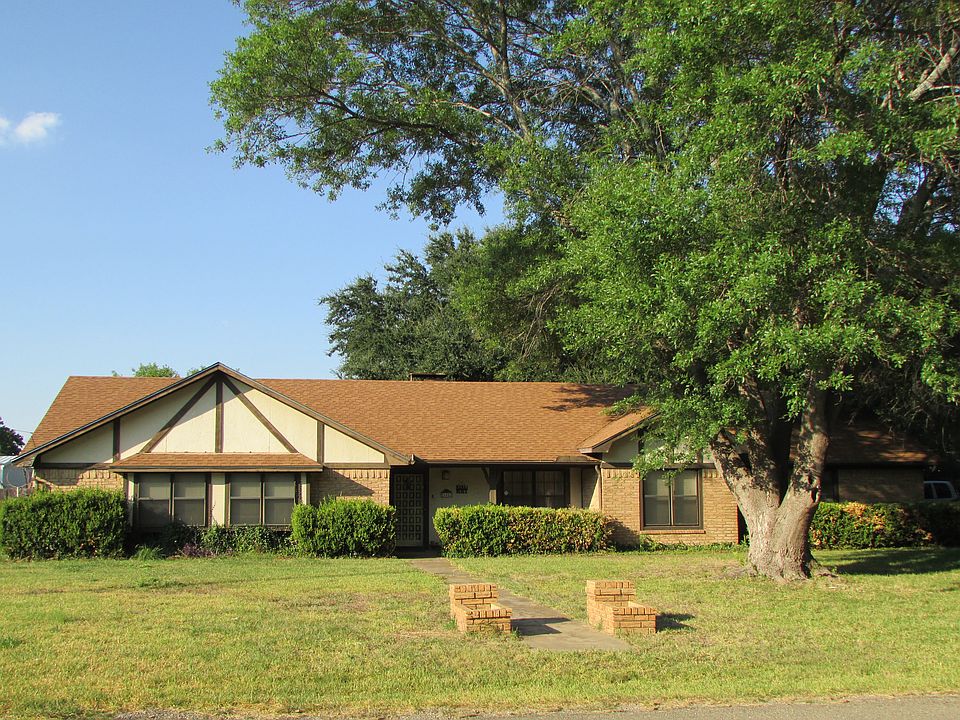 1st image of 605 Lyndon Dr