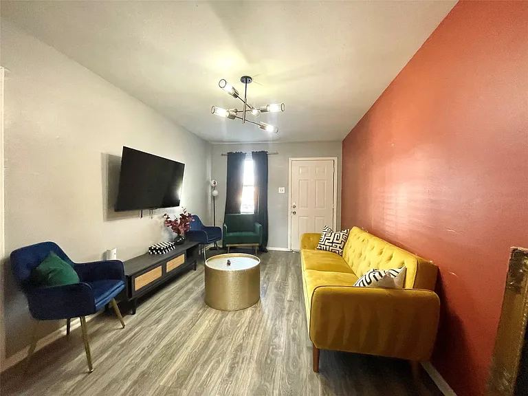 2411 Bastrop St #1 — Photo 9