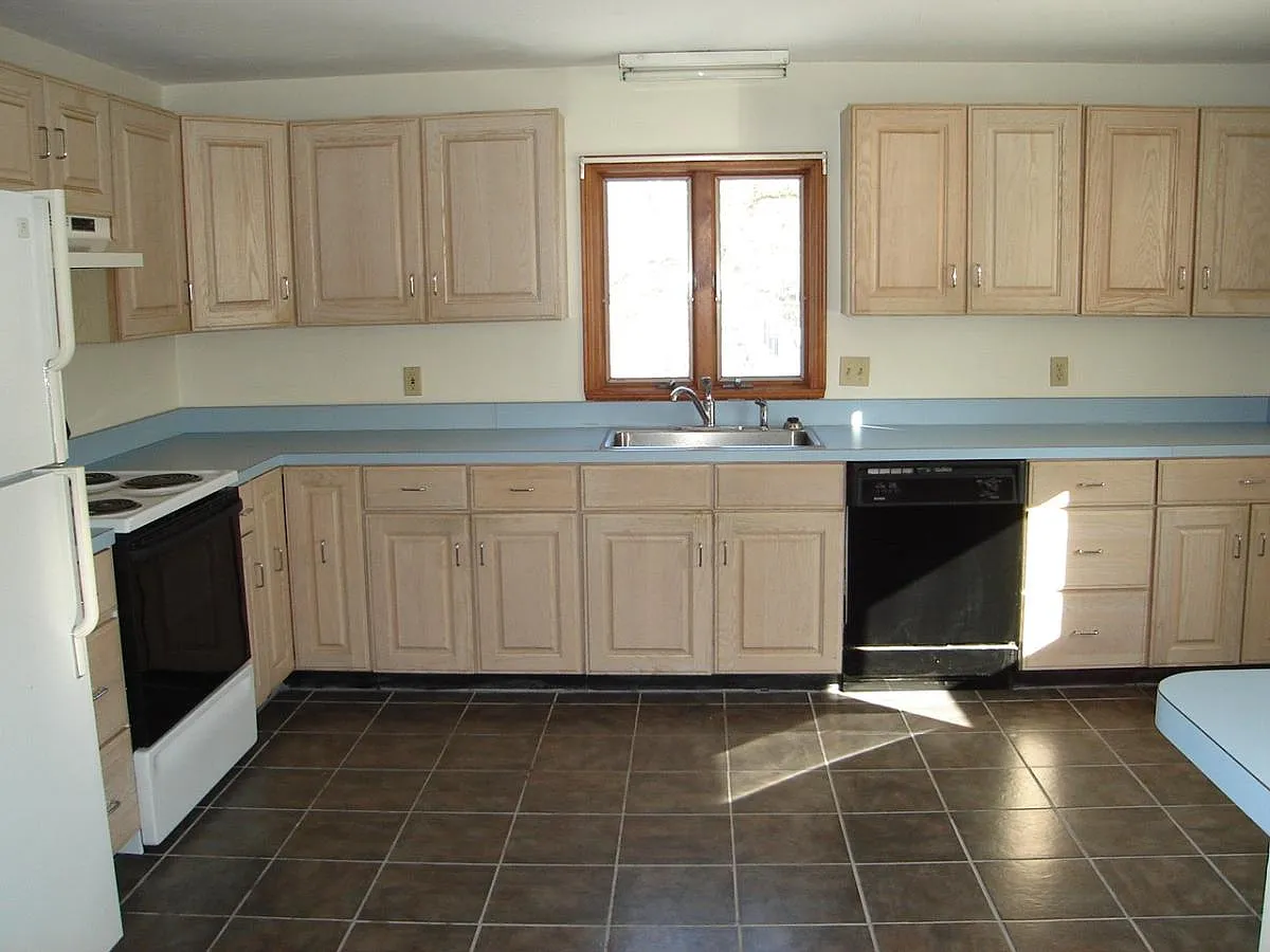 2 bed, 1200 sqft, $2,400 — Photo 3