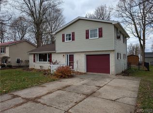 13 Crescent Dr, Akron, NY 14001