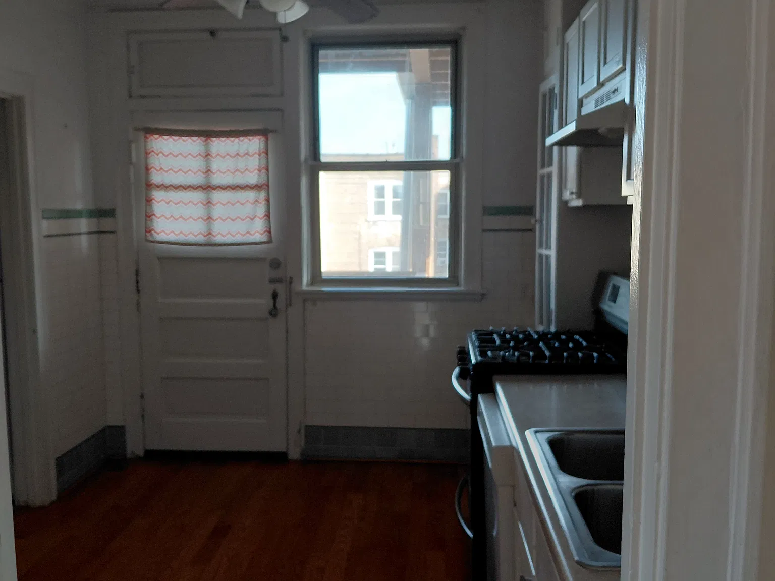 2 bed, 1800 sqft, $1,800 — Photo 4