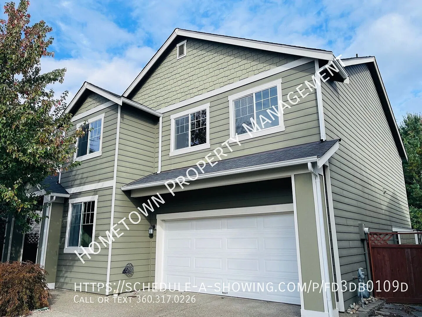 Spacious 4-Bedroom Home with Office, 3-Car Garage & Fenced Yard — Photo 2