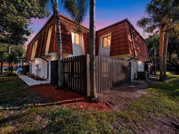 2216 WHITE PINE Circle #D, Greenacres, FL 33415
