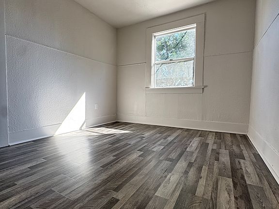 4th image of 472 1/2 W 47th Pl #472-1/2