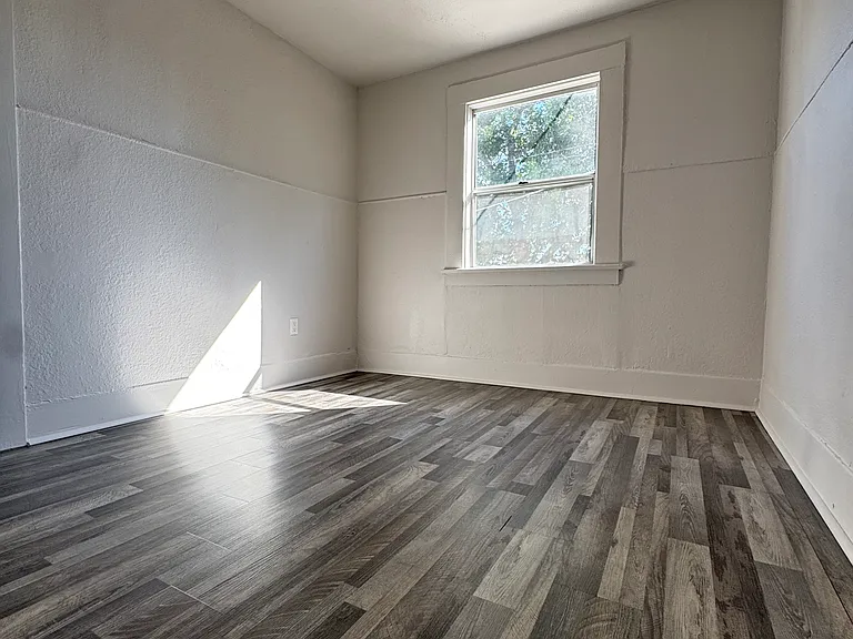 472 1/2 W 47th Pl #472-1/2 — Photo 4