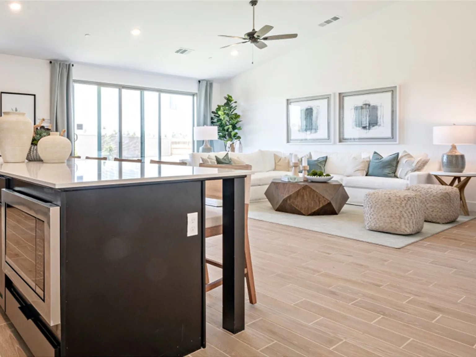 5 bed, 2589 sqft, $3,400 — Photo 2