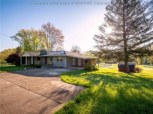 163 Maplewood Ests, Scott Depot, WV 25560