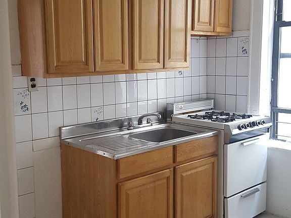5th image of 26-7 18th St