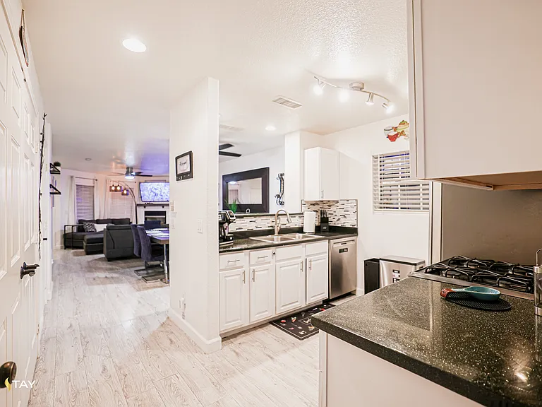 1505 N Center St #220 — Photo 24