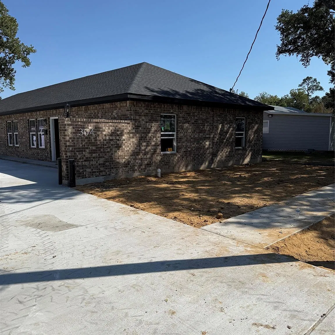 3 bed, 2.0 bath, 1225 sqft, $1,900 — Photo 3