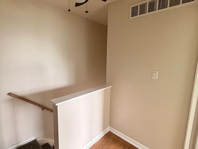 8709 Clover Ln — Photo 10