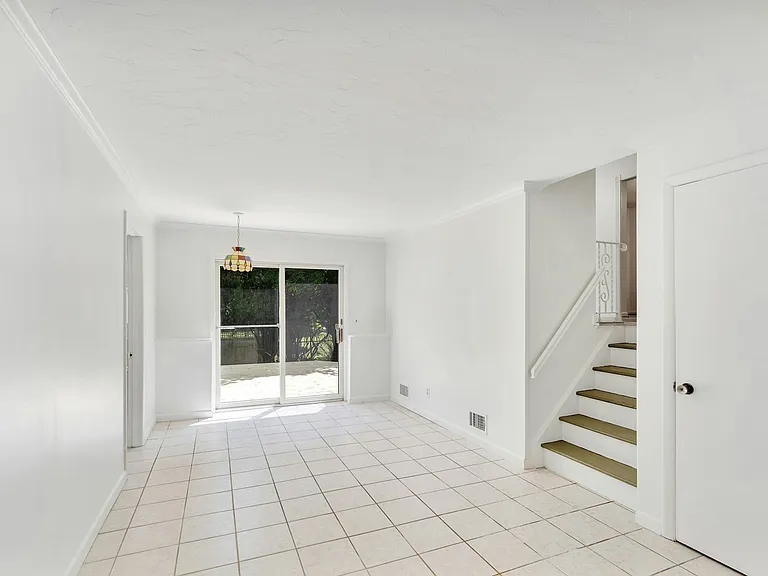 516 Knickerbocker Rd — Photo 6
