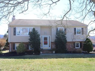 3 Knollwood Rd, Hackettstown, NJ 07840