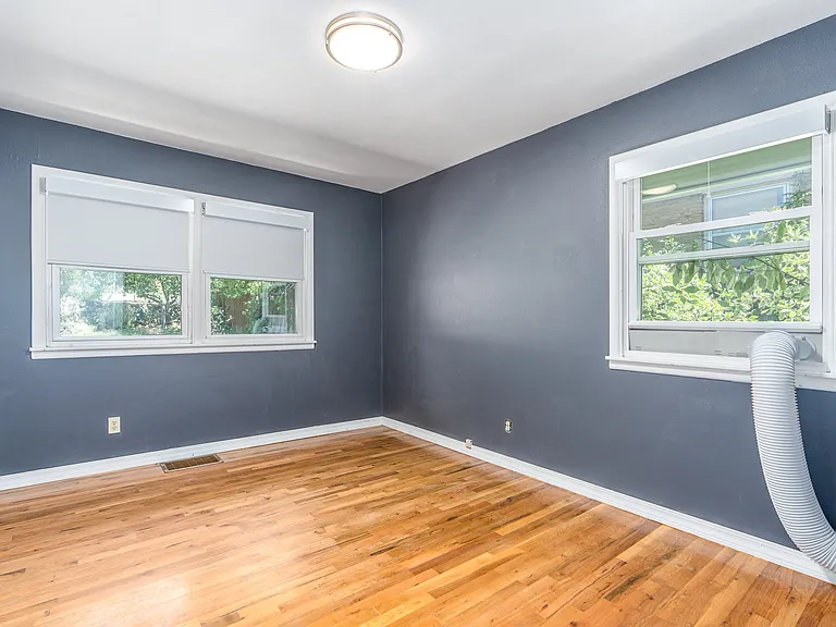 5228 N Greenwood Blvd — Photo 5