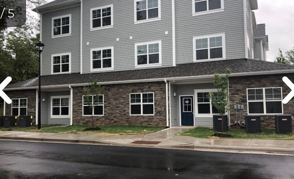 1st image of 22 Wedgefield Dr #301
