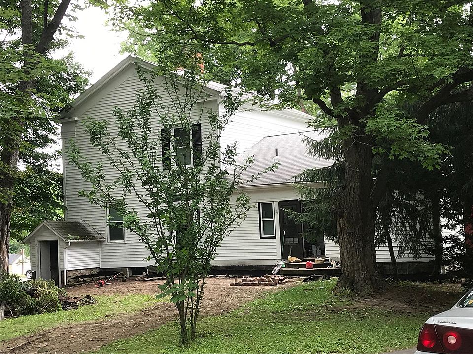2nd image of 872 1/2 North Rd SE