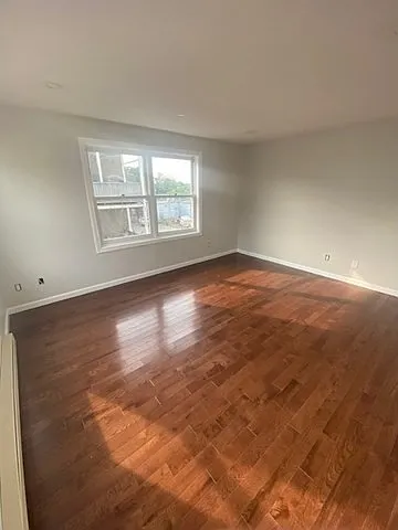 3 bed, 1.0 bath, 1150 sqft, $3,100 — Photo 3
