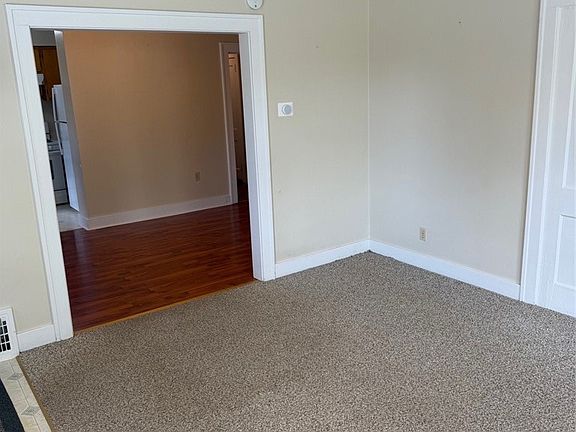 4th image of 1363 Anderson Rd