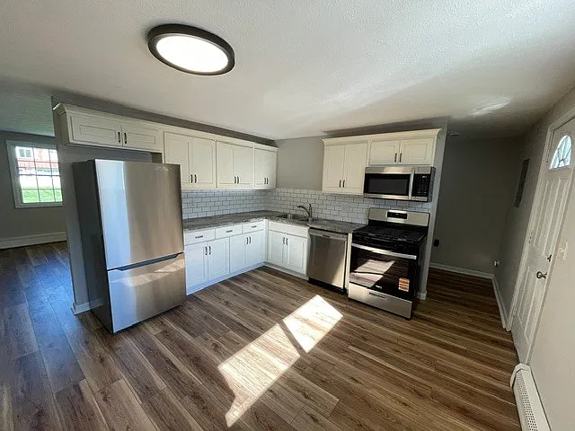 3 bed, 1.0 bath, 1144 sqft, $1,450 — Photo 4