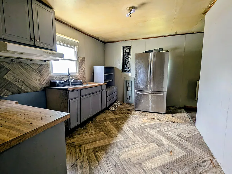 822 W Franklin St — Photo 5