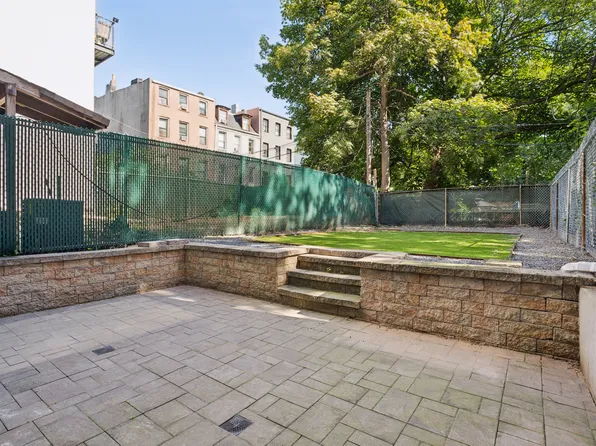 445 Franklin Avenue image 4 of 9