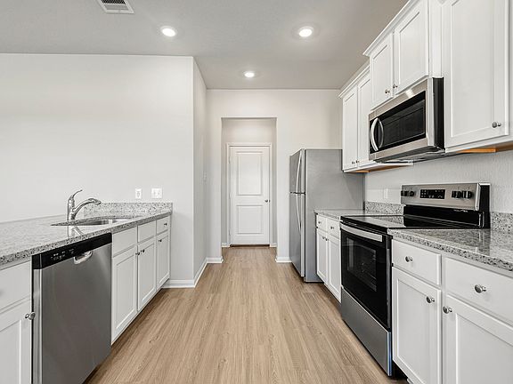 This kitchen is ready to host all your parties and get-togethers!