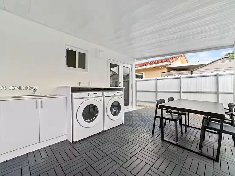 2776 W 71st Pl — Photo 32
