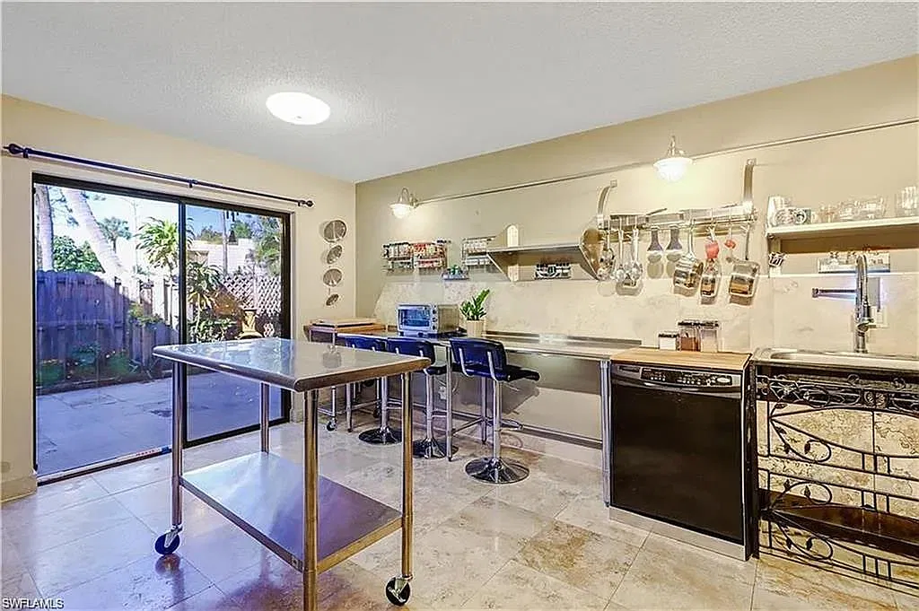3 bed, 2.5 bath, 1722 sqft, $1,750 — Photo 3