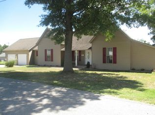 1001 E Illinois Ave, Carterville, IL 62918