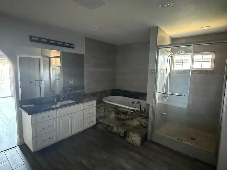 1436 Albany Ave — Photo 17