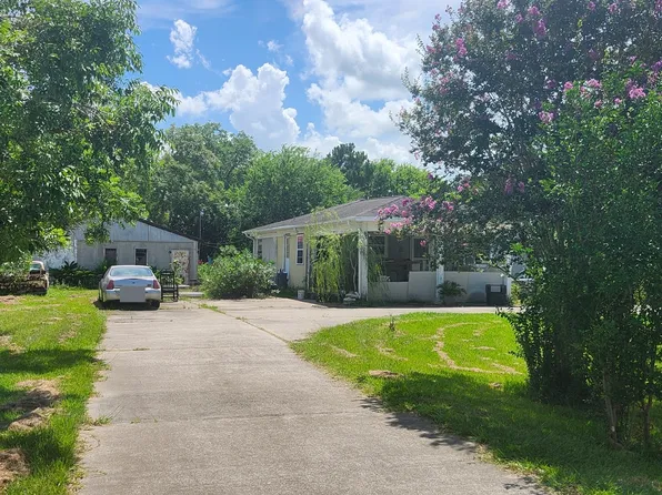 5152 Mustang Rd, Alvin, TX 77511