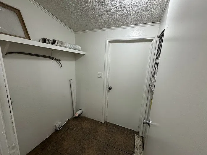 13729 W Maryland Ave — Photo 11