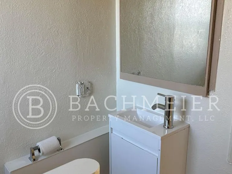 906 SE Court Ave — Photo 2