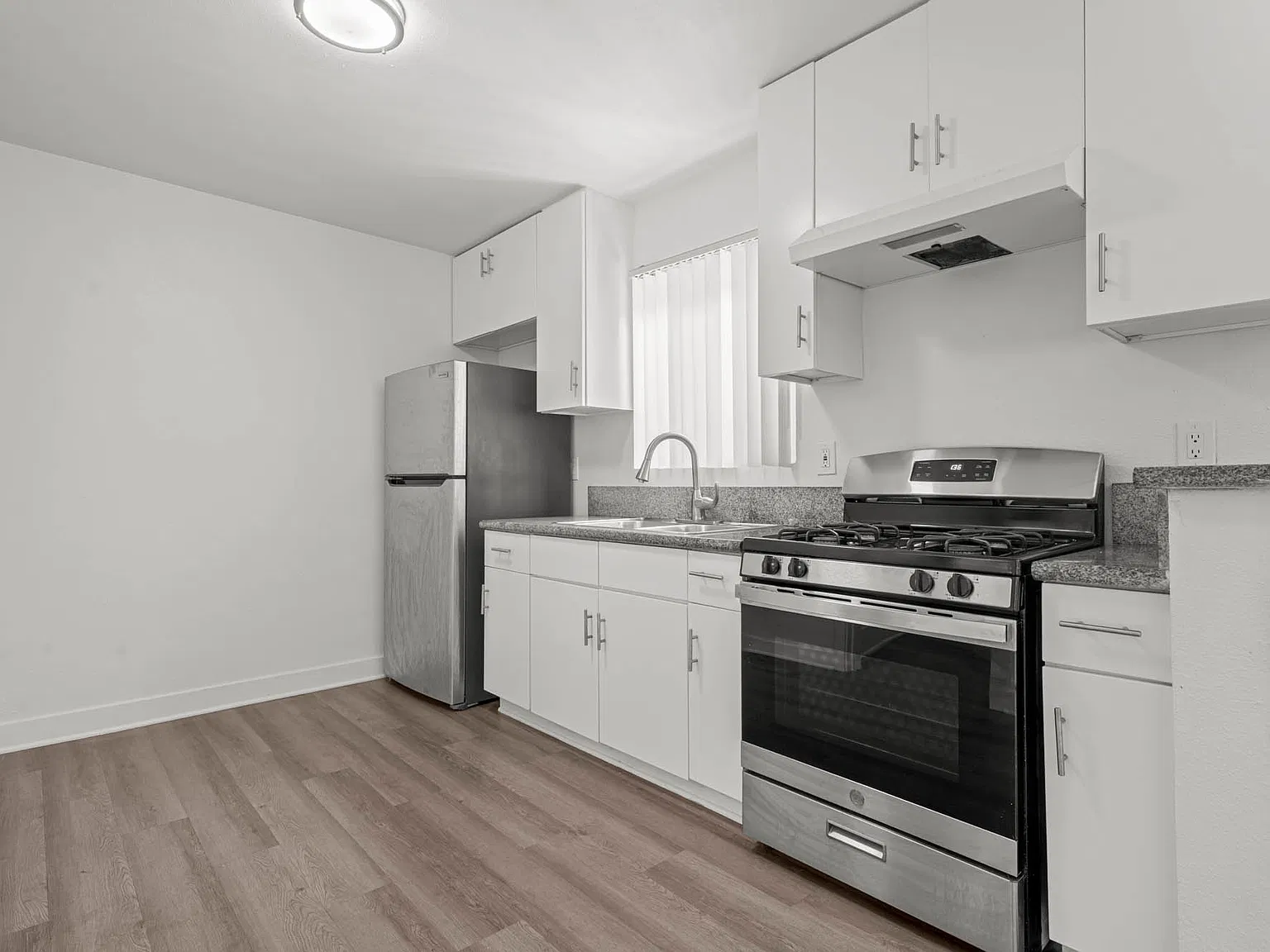 15125 Saticoy St — Photo 1