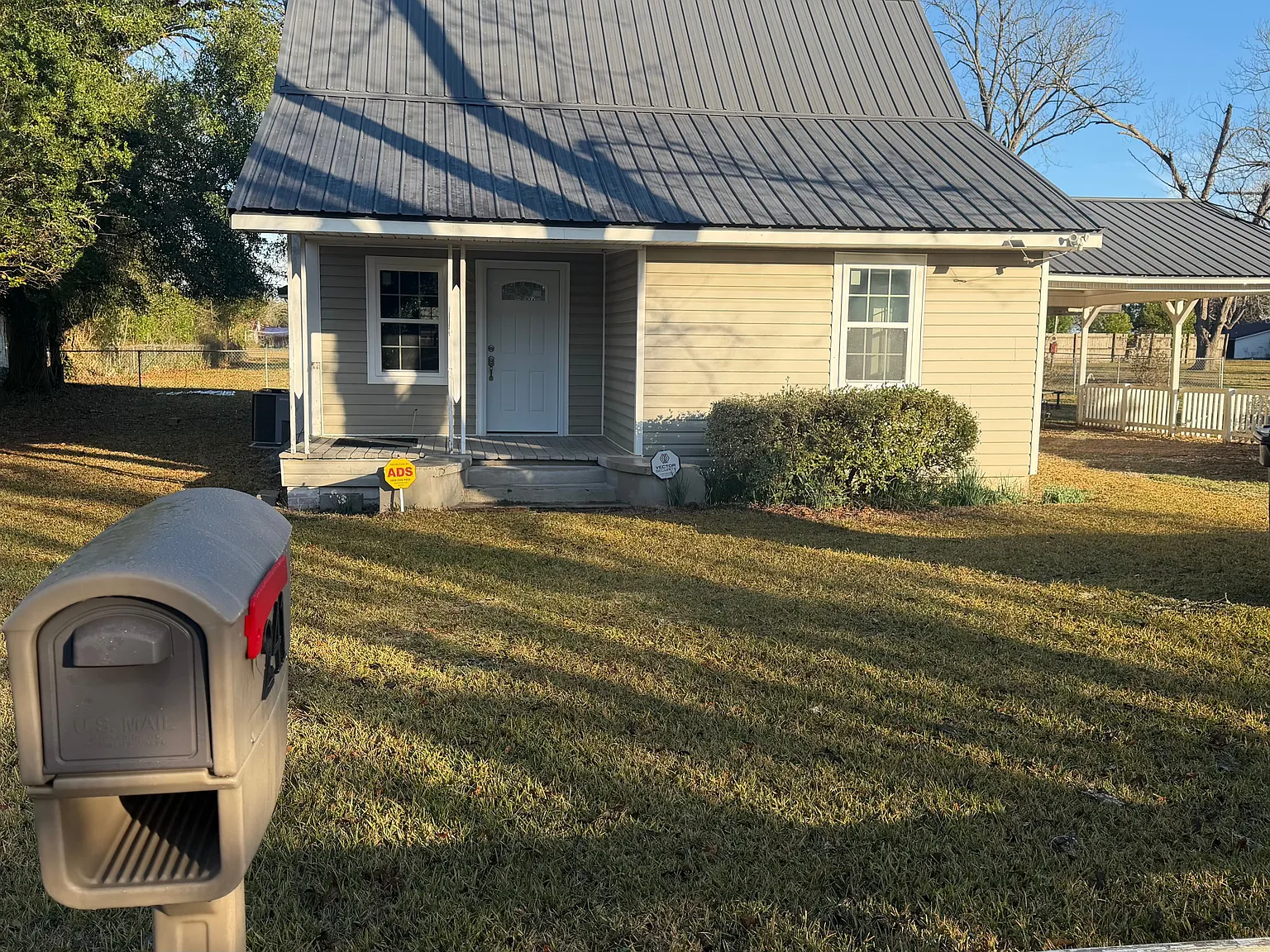 2 bed, 1.0 bath, 1200 sqft, $1,100 — Photo 2
