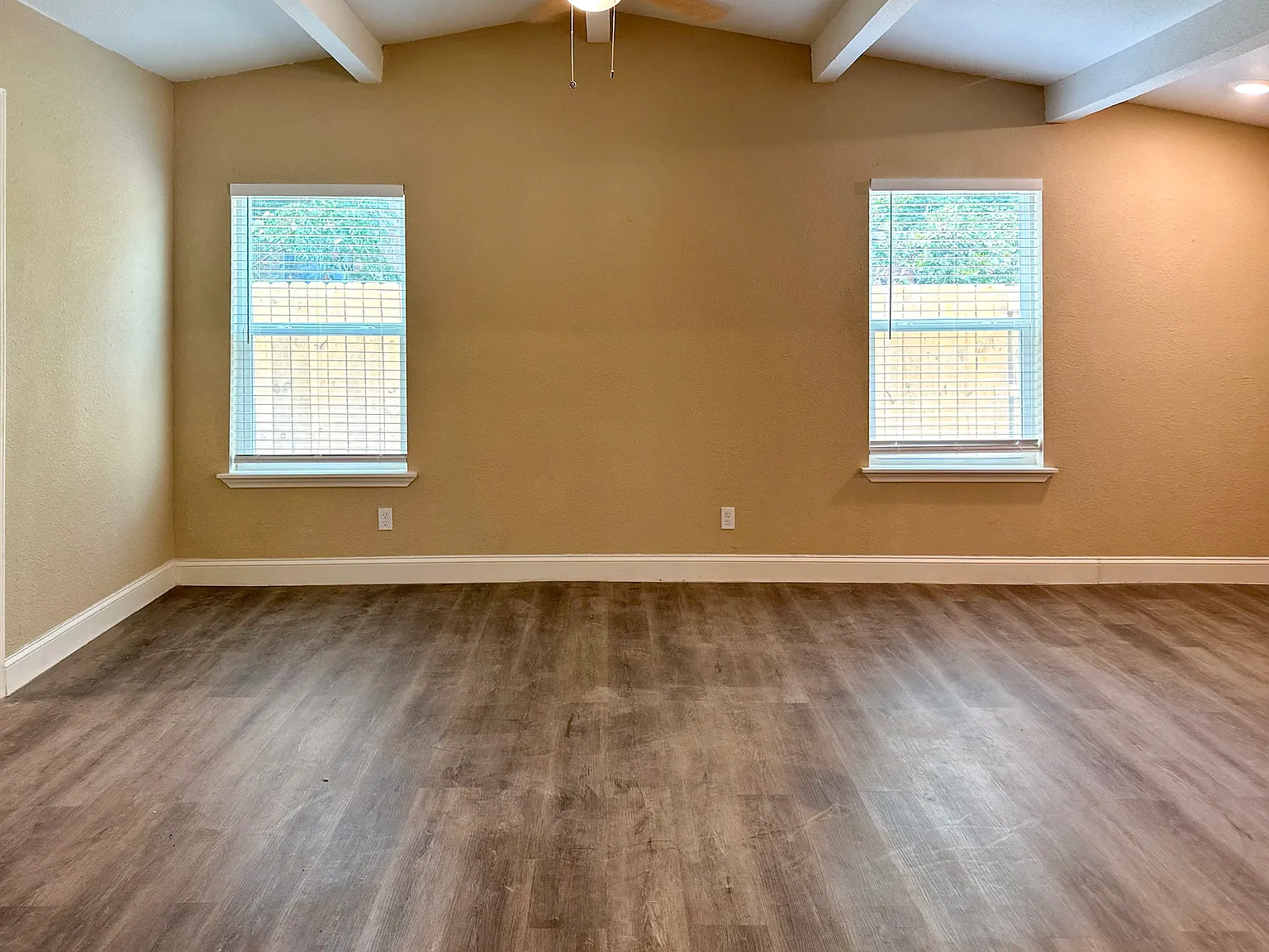 4 bed, $2,600 — Photo 4