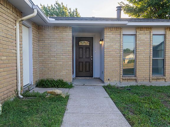 3rd image of 7320 Sorrell Ct