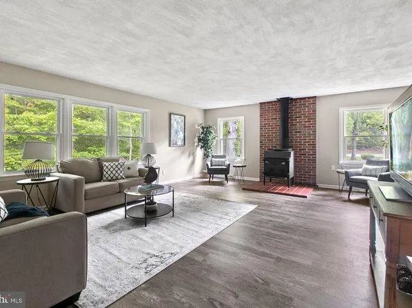 22131 Point Lookout Rd, Leonardtown, MD 20650