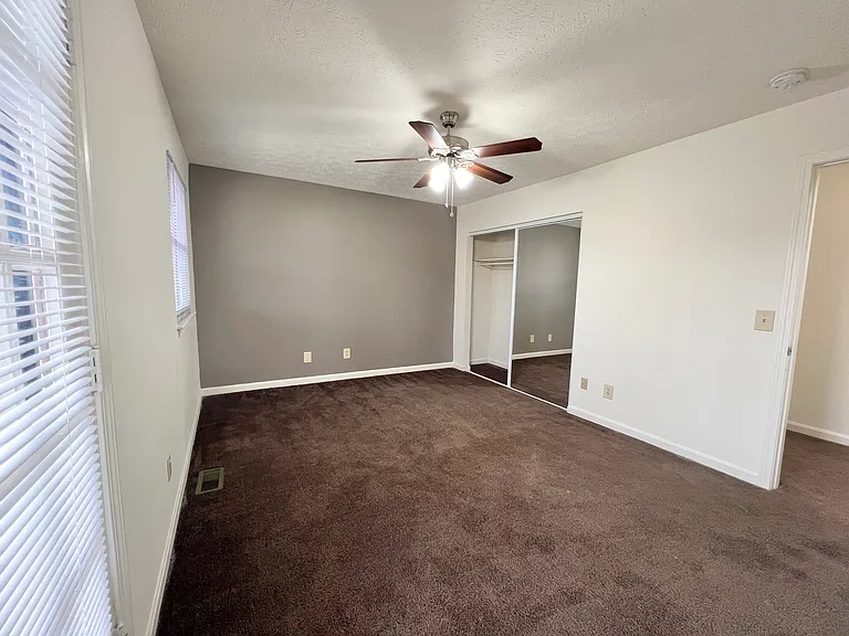 Mayfair Apartments — Photo 36