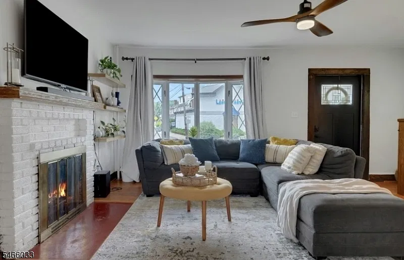 3 bed, 2.0 bath, $4,100 — Photo 4