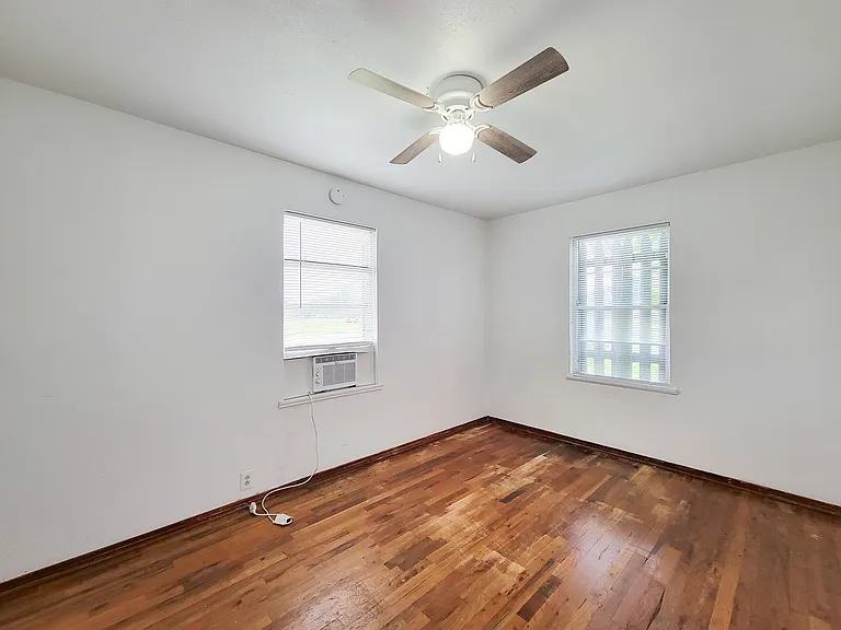 409 N Parrish St — Photo 15