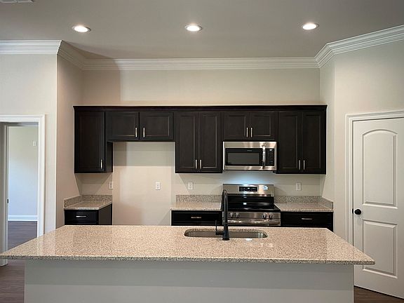 3rd image of 395 Rue Evangeline