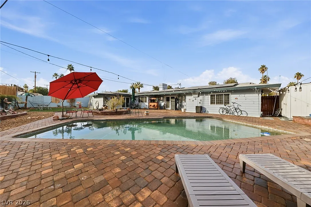 4 bed, 2.0 bath, 2170 sqft, $3,000 — Photo 2