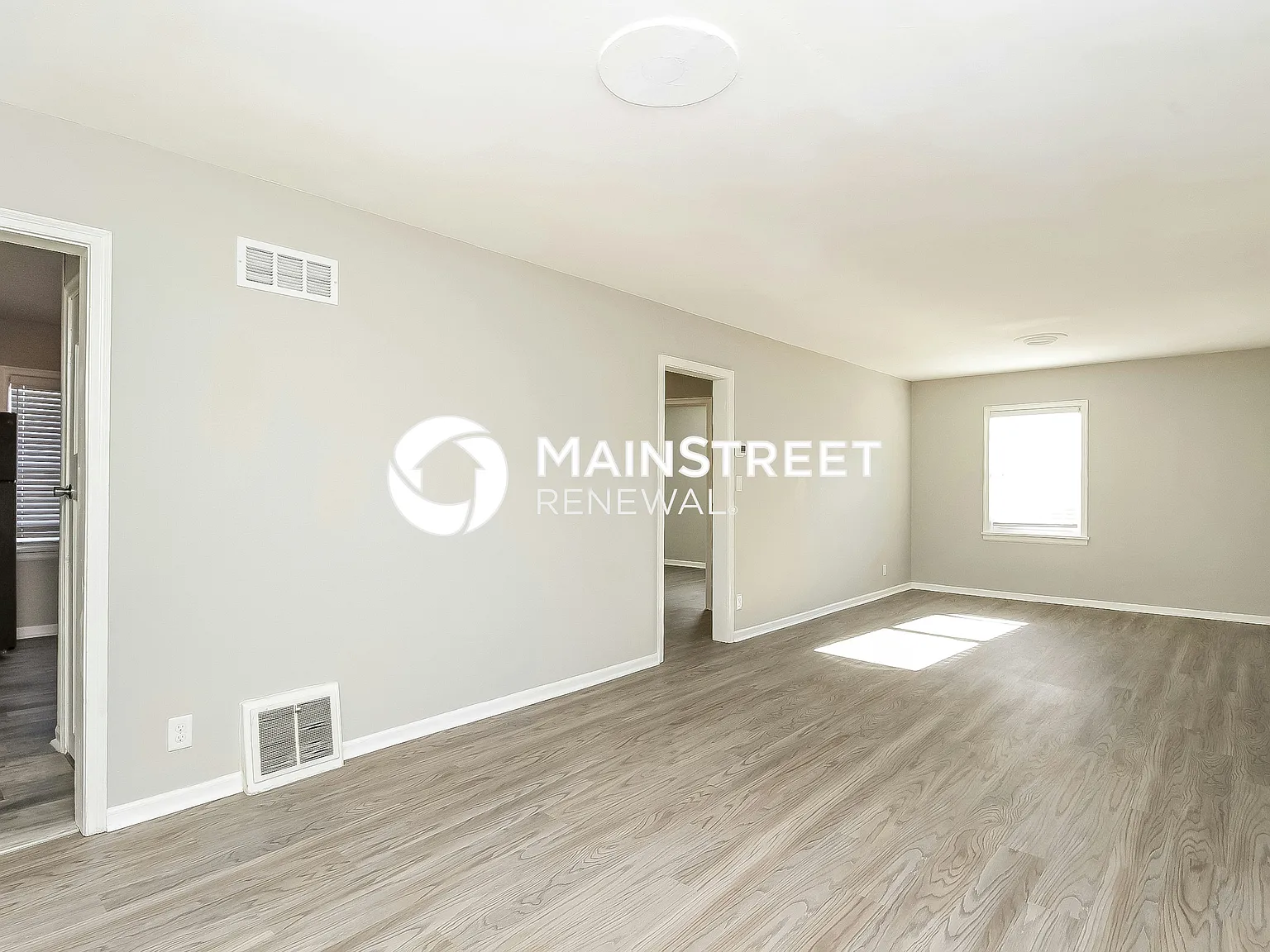 4437 Gladstone Blvd — Photo 3